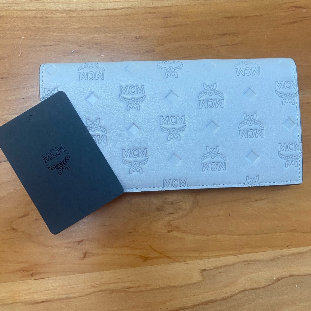 MCM euc Embossed grayWallet continental